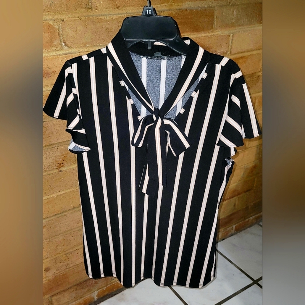 Adrianna Papell Black and White Ruffled Tie Front Blouse